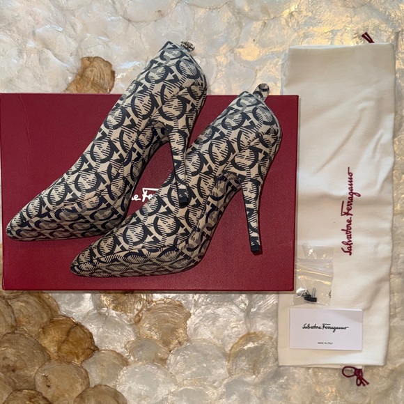 Salvatore Ferragamo Black & Cream Monogram Pointed Toe Flats - Picture 4 of 5